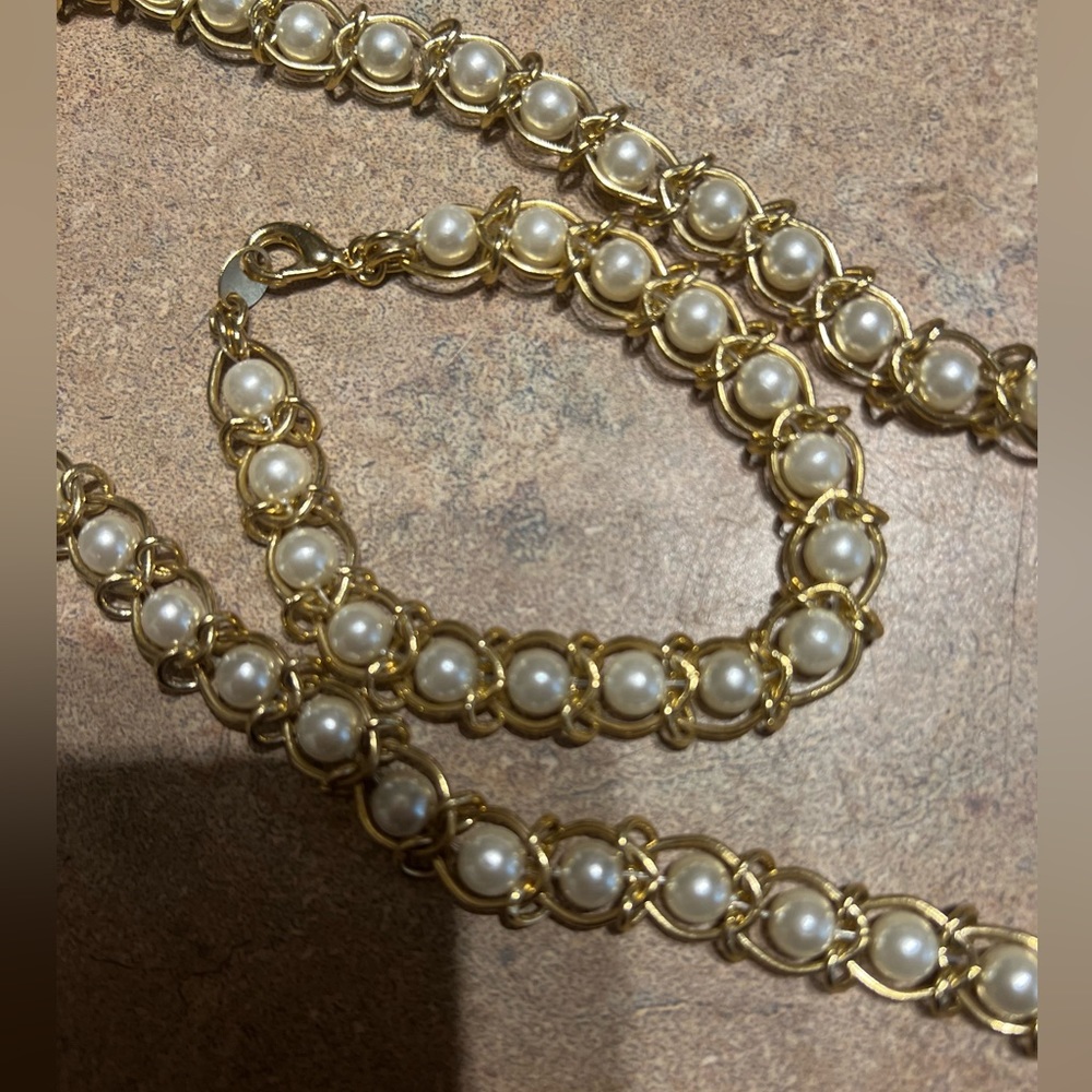 17 1/2” Faux pearl in gold link necklace with matching bracelet